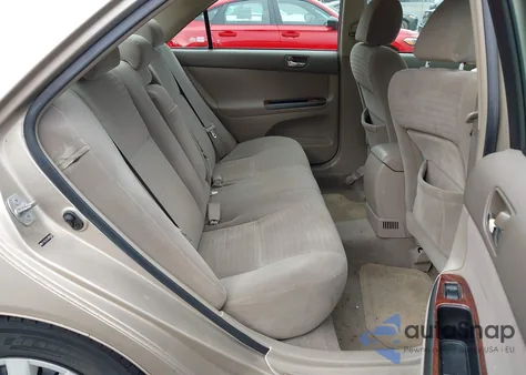 2005 Toyota Camry Le z USA, uszkodzony, nr VIN 4T1BE32KX5U980388